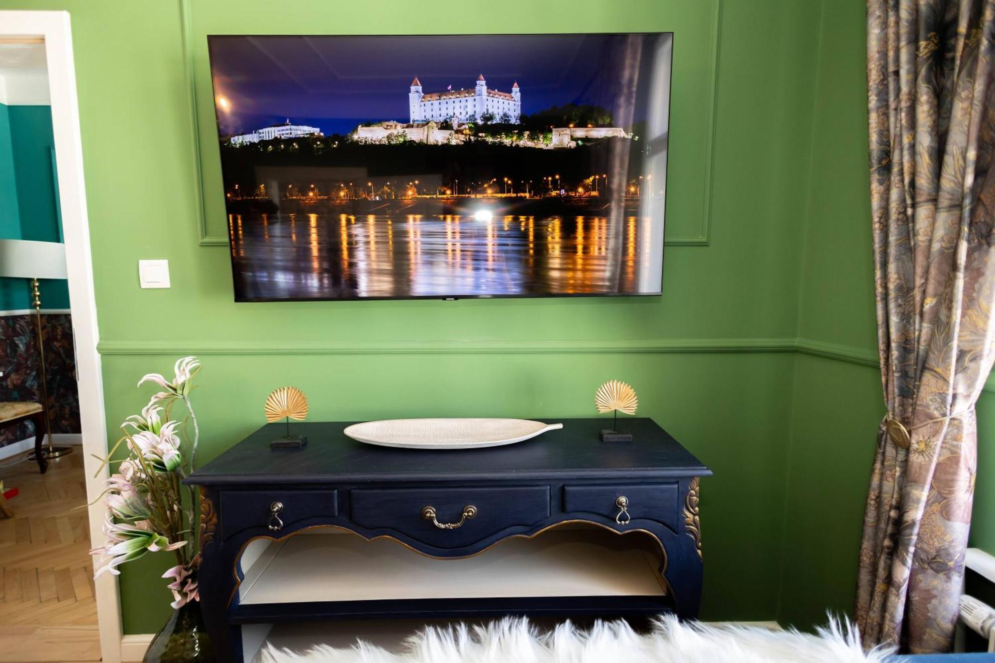 New, Stylish And Spacious Apartment Bratislava Eksteriør billede