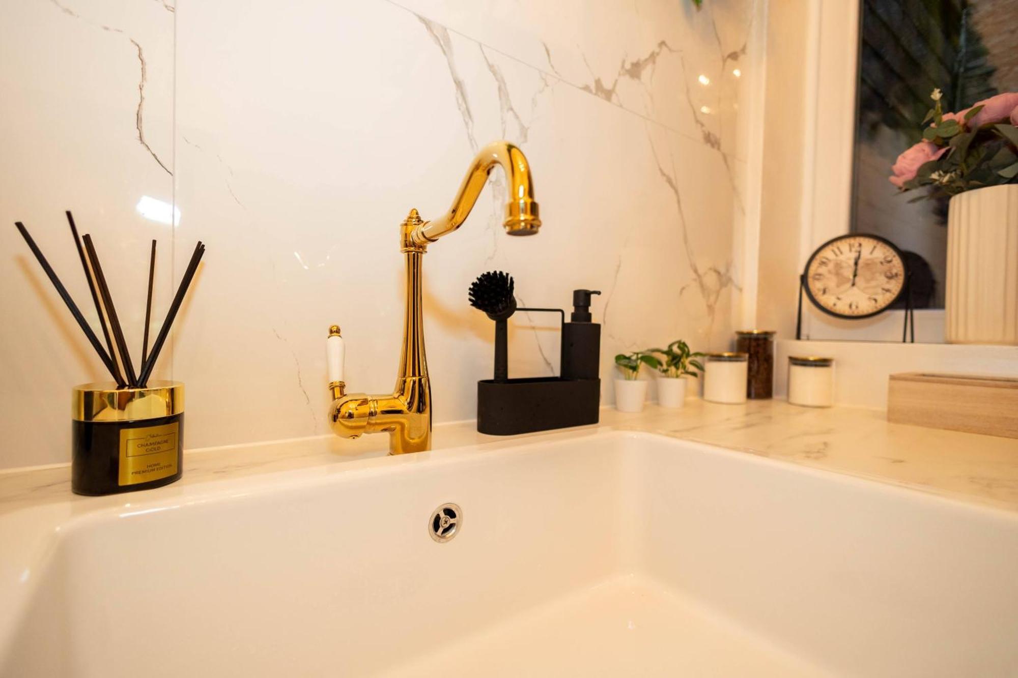 New, Stylish And Spacious Apartment Bratislava Eksteriør billede